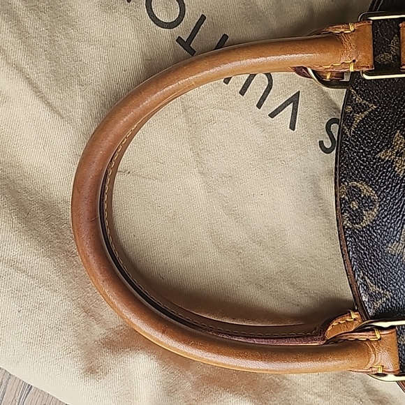 Ellipse Louis Vuitton Bag - Picture 9 of 14